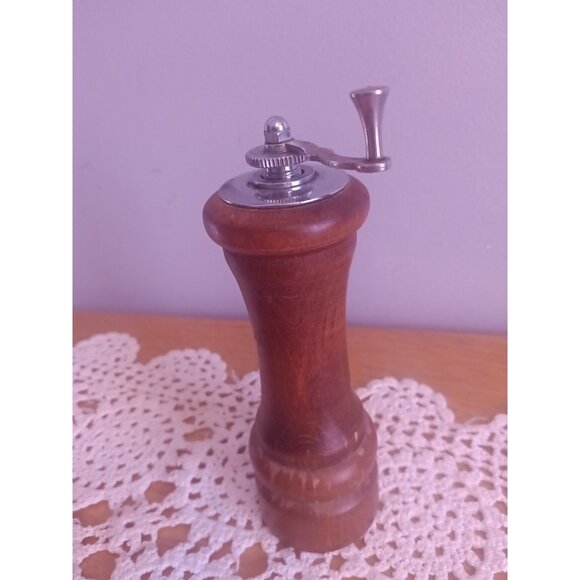 Vintage BEL AIRE Wooden Salt & Pepper Grinder Shaker Pillar Style MCM - Picture 4 of 6